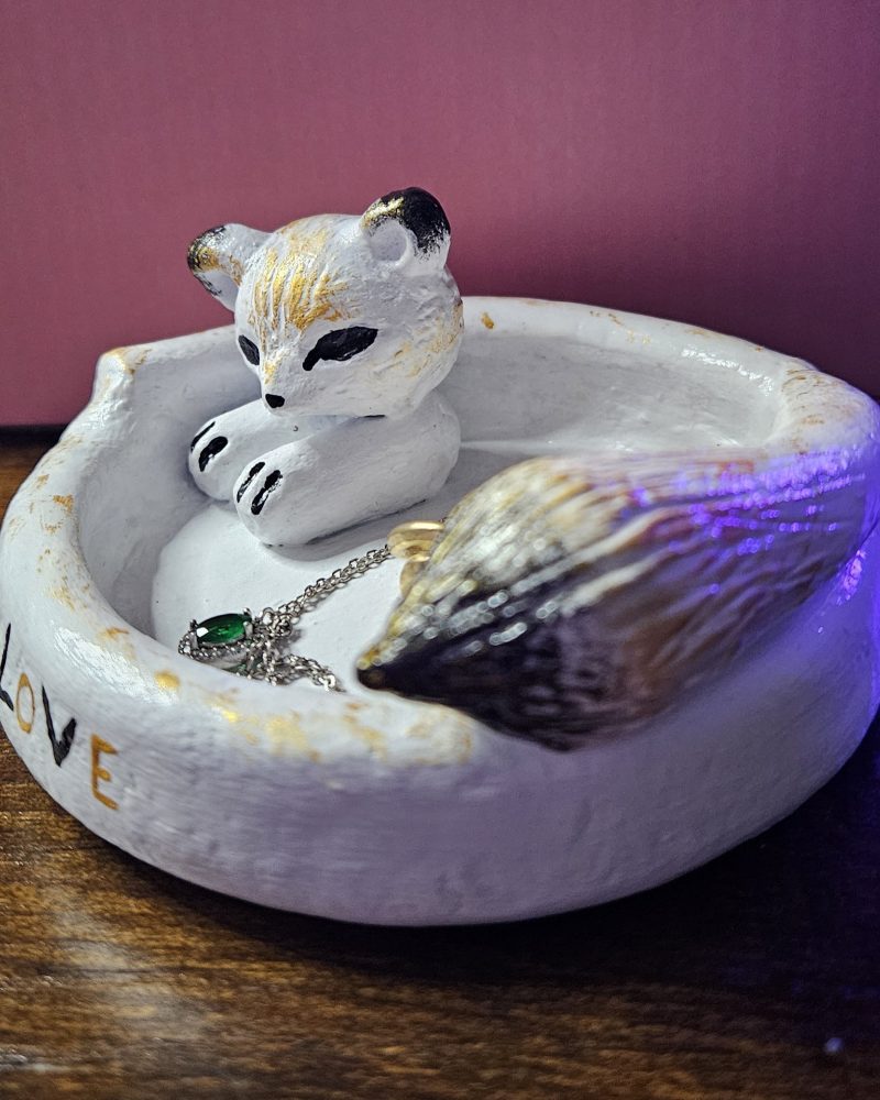 Le gardien des âmes — matière: argile, peinture acrylique, vernis — longueur 9 cm