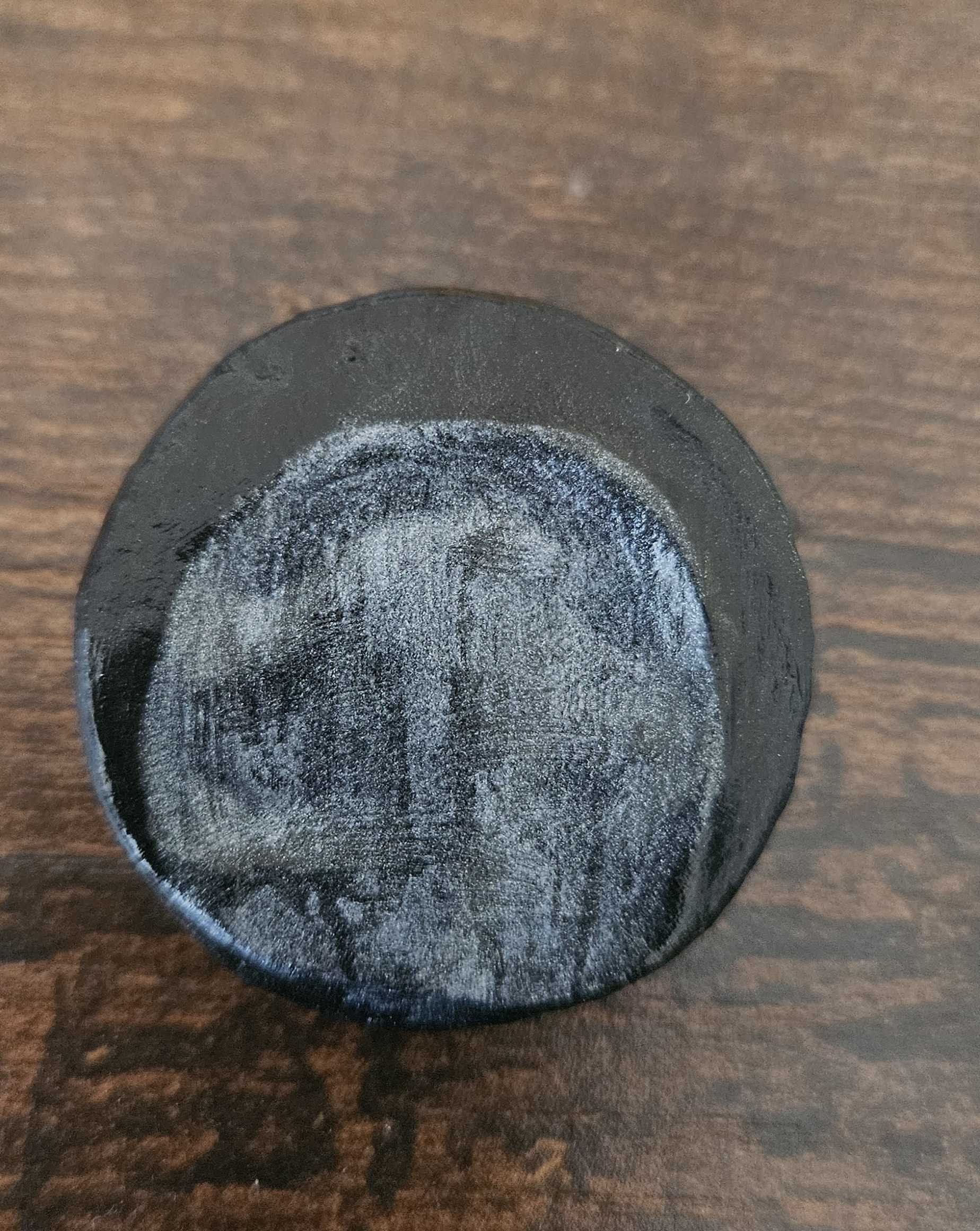 Galet anti-stress bleu métallique et noir